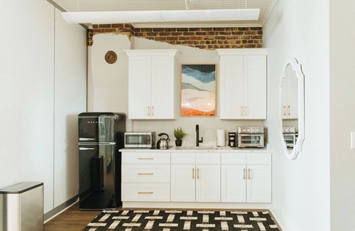Maryville Apartment | 9 to 5 Suite - Covington Lofts