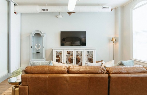 Maryville Apartment | 9 to 5 Suite - Covington Lofts