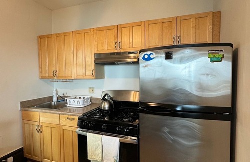 Outer Sunset Apartment | 90 Day+ Stay, Traveling Nurses & Execs welcome! W/D, Dish, Yard, and Pets too!
