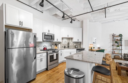 Midtown Apartment | 900 Lofts