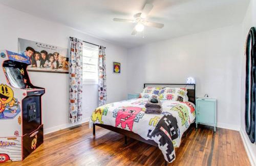 Murfreesboro House | 90s Crib -2bed 1bath, Funky Vibe, Central Location