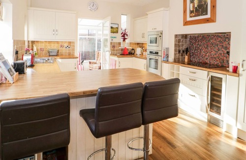 Rhos on Sea House | 91 PENRHYN AVENUE, family friendly, with a garden in Rhos-On-Sea