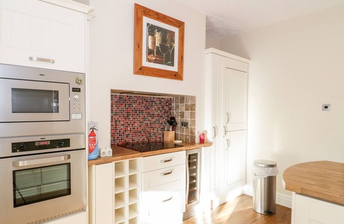 Rhos on Sea House | 91 PENRHYN AVENUE, family friendly, with a garden in Rhos-On-Sea