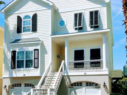 Waters Edge House | 91 Waters Edge Folly Charm