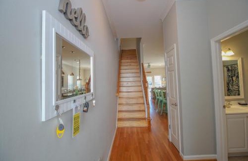 Waters Edge House | 91 Waters Edge Folly Charm