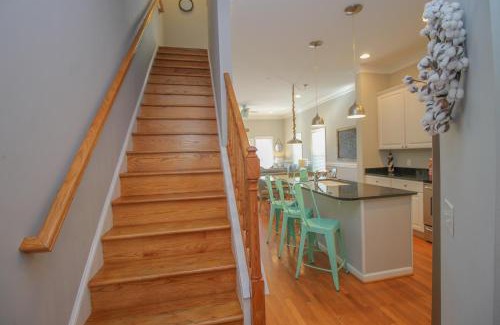 Waters Edge House | 91 Waters Edge Folly Charm