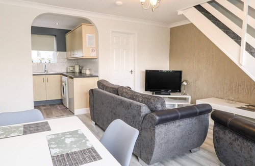 Corton Cottage | 91 WATERSIDE PARK, pet friendly, country holiday cottage in Lowestoft