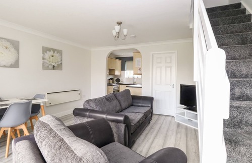 Corton Cottage | 91 WATERSIDE PARK, pet friendly, country holiday cottage in Lowestoft