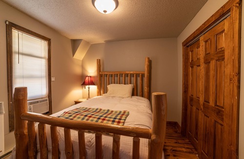 Spearfish House | 935 N Ames