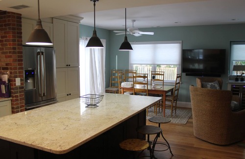Murray Hill House | 94 Five Star Reviews located in the City of Annapolis in a quiet neighborhood!