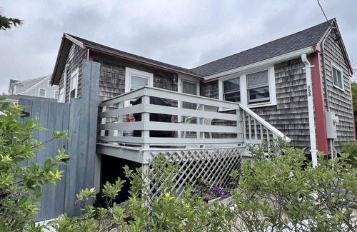 East Sandwich Cottage | 95A Salt Marsh- Seaside escape @ private beach-1BR Cottage w/AC, steps to sand!