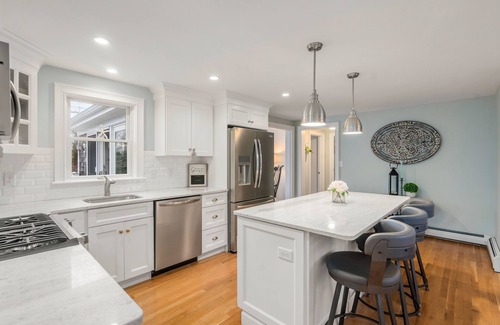 Sandwich House | 96 Knott Ave - Renovated 4BR home near Town Neck beach, pet-friendly!