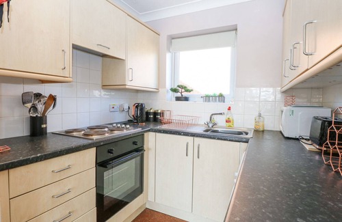 Corton Cottage | 98 WATERSIDE PARK, pet friendly, country holiday cottage in Corton
