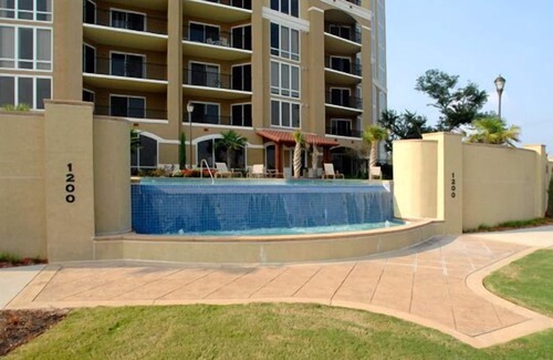 Gulfport Condo | $99 end of summer special per night,. over 250 5 star reviews
