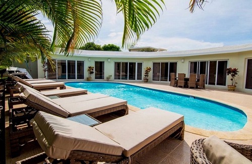 La Mulata Villa | 9BD guest-friendly complex with private pools, free bus to town, tennis court