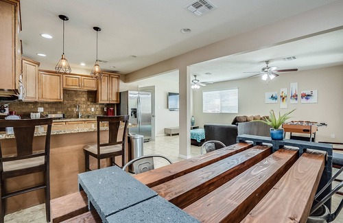 Cox Heights House | 9Beds! SPRING TRAINING! PHX Open+PutGolf/PingPong