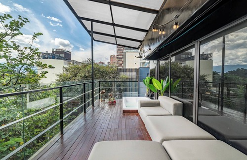 Zona Rosa House | 9BR Indoor Heated Pool & Jacuzzi | In Lleras Park