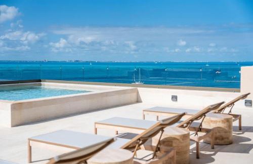 Isla Mujeres Apartment | 9BR Luxury Beachfront Penthouse w/Private Pool