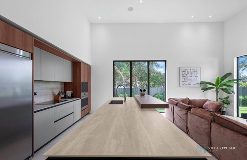 North Miami Beach House | 9BR Sophisticated Villa Ruby