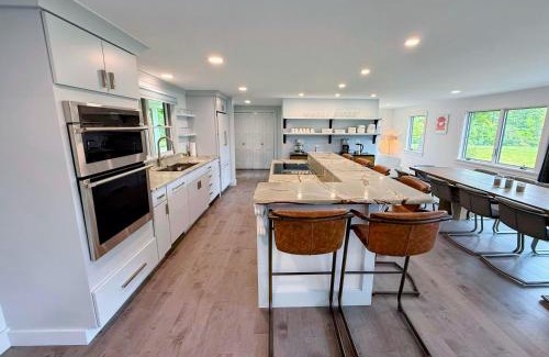 Bethlehem Cabin | 9FR Renovated home with beautiful views, large yard, dogs welcome!
