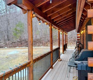 Franconia Ski Chalet | 9N Mountainside Cabin in Franconia Heights with Stunning Views!