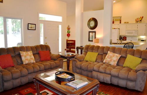 Hot Springs Village House | 9SalvLn | Lake Balboa Area | Home | Sleeps 10