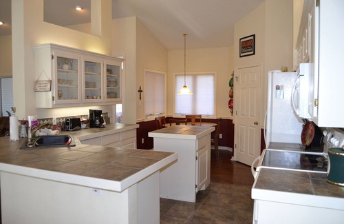 Hot Springs Village House | 9SalvLn | Lake Balboa Area | Home | Sleeps 10