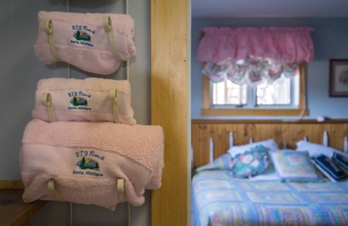 Shining Mountains House | 9T9 Guest Ranch House