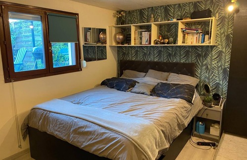 Carrieres-sur-Seine Apartment | A 15mn de Paris au Calme, Logement Tout Équipé Avec Jardin et lit Queen Size