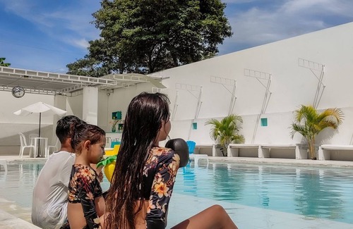 Ricaurte Villa | A 3 Horas de Bogotá Villa Hotel Boutique clima cálido piscina solo DICIEMBRE