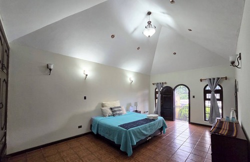 Zona 13 Bed & Breakfast | A 3 Minutos del Aeropuerto