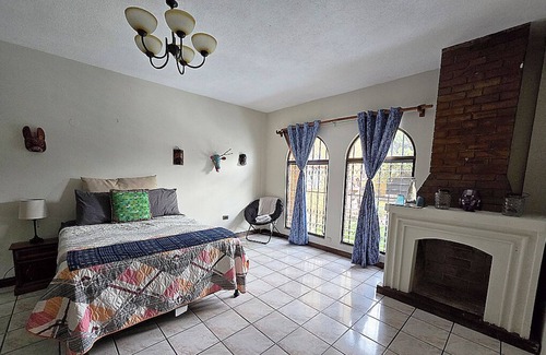 Zona 13 Bed & Breakfast | A 3 Minutos del Aeropuerto