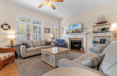 Litchfield by the Sea House | A 4 Bedroom House in Gated Litchfield By the Sea