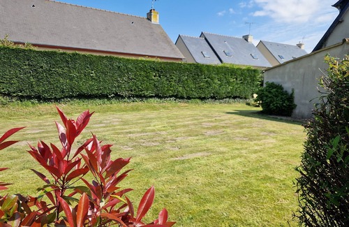 Saint-Coulomb House | A 4 kms des Plages, Maison 4 Chambres Avec Grand Jardin