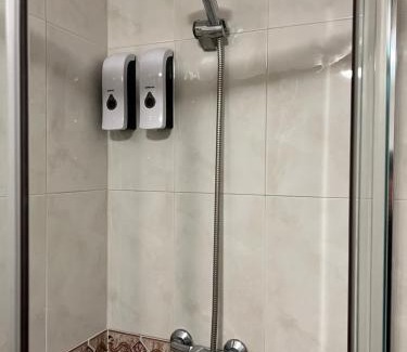 Hortaleza House | A 5 minutos de Ifema y 10 del aeropuerto, habitación y baño privado con entrada independiente