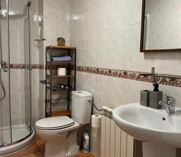 Hortaleza House | A 5 minutos de Ifema y 10 del aeropuerto, habitación y baño privado con entrada independiente