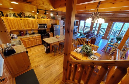 Pigeon Forge Cabin | A+ AMAZING VIEWS&Loc! Families&Groups Pool HotTub Arcades 8 King Bedrooms