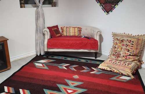 Rosemount House | A basement apartment with one Bed room + suite / fully furnished.