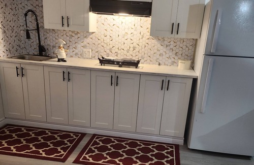 Rosemount House | A basement apartment with one Bed room + suite / fully furnished.