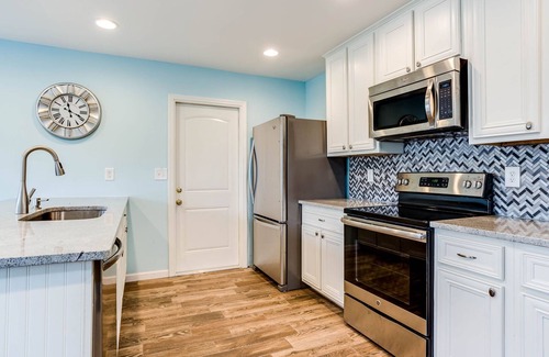 Laguna Beach Estates House | A+Beach Access! 3BR/2BA-1,600sq ft! 100 ft from beach! fenced yard- 5!