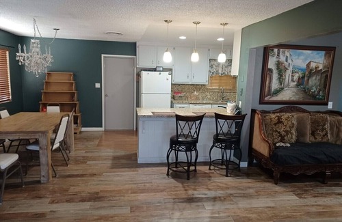 Greenacres House | A beautiful 3 bedrooms 2 Living rooms and 2 bathrooms
