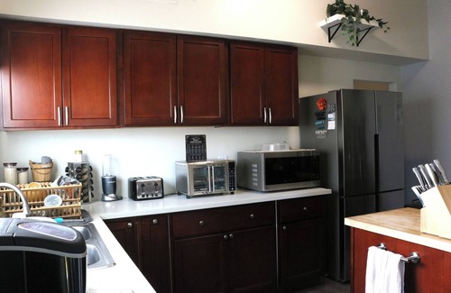 Bassett House | A beautiful 4-bedroom shared home with FastWiFi/Cafe