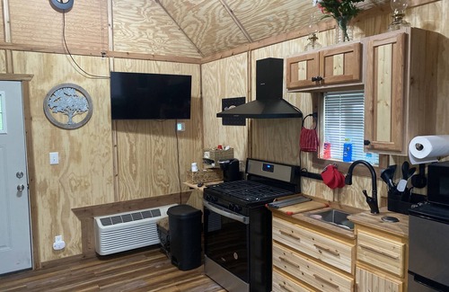 Greenbrier Cabin | A Beautiful Cabin, in a quiet neighborhood that's close to everything!