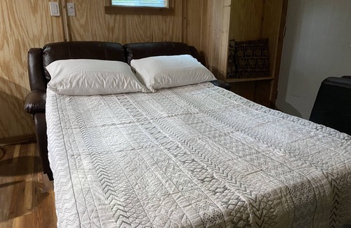 Greenbrier Cabin | A Beautiful Cabin, in a quiet neighborhood that's close to everything!