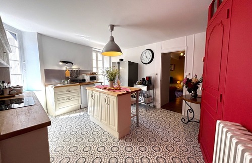 Saint-Cyprien House | A beautiful character 16th century house set in the center of a medieval village