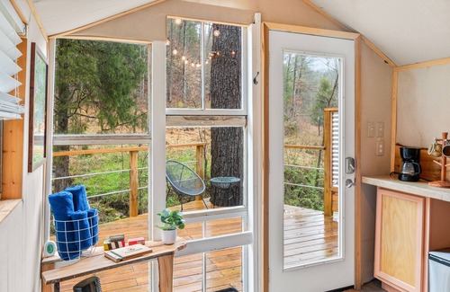 Stanton Cabin | A beautiful couple's retreat immersed in nature and creek views!