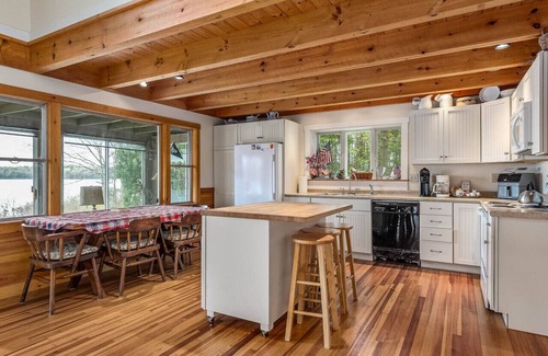 Boothbay House | A Beautiful Get Away on the Coast of Barter's Island