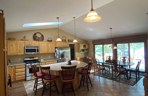 Crivitz Cottage | A beautiful lake house on recreational Crooked Lake near Crivitz, WI.