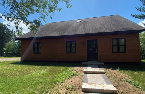 Crivitz Cottage | A beautiful lake house on recreational Crooked Lake near Crivitz, WI.