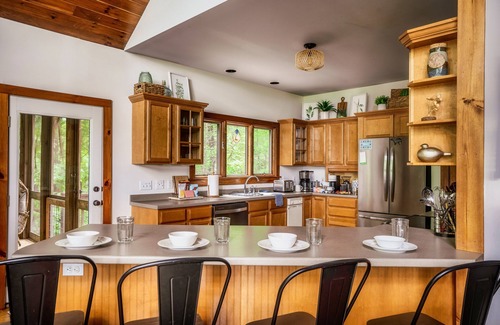 Townsend Cabin | A beautiful, peaceful Smoky Mountain retreat with views. Sleeps 14.